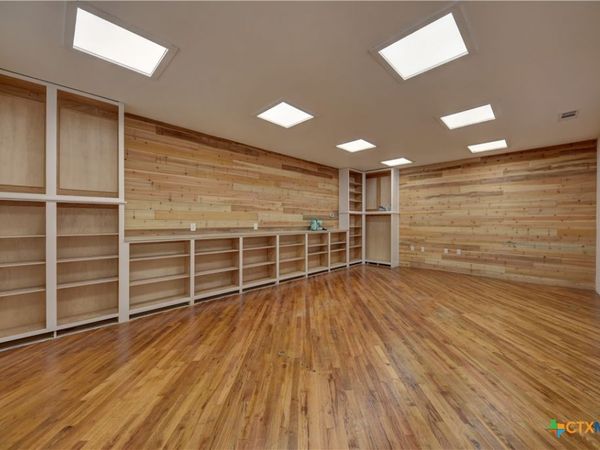 103 N Main, Moulton, TX 77975
