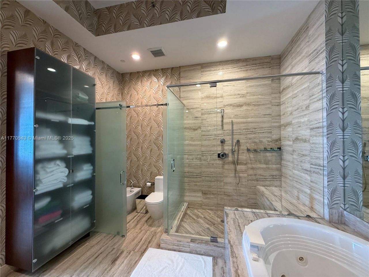 15811 Collins Ave, Unit 4207, Sunny Isles Beach, FL 33160 Photo