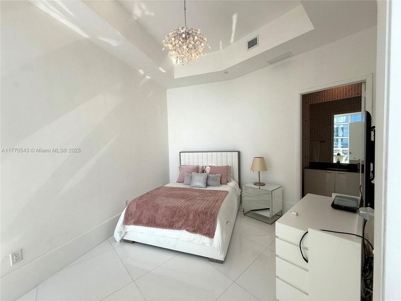 15811 Collins Ave, Unit 4207, Sunny Isles Beach, FL 33160 Photo