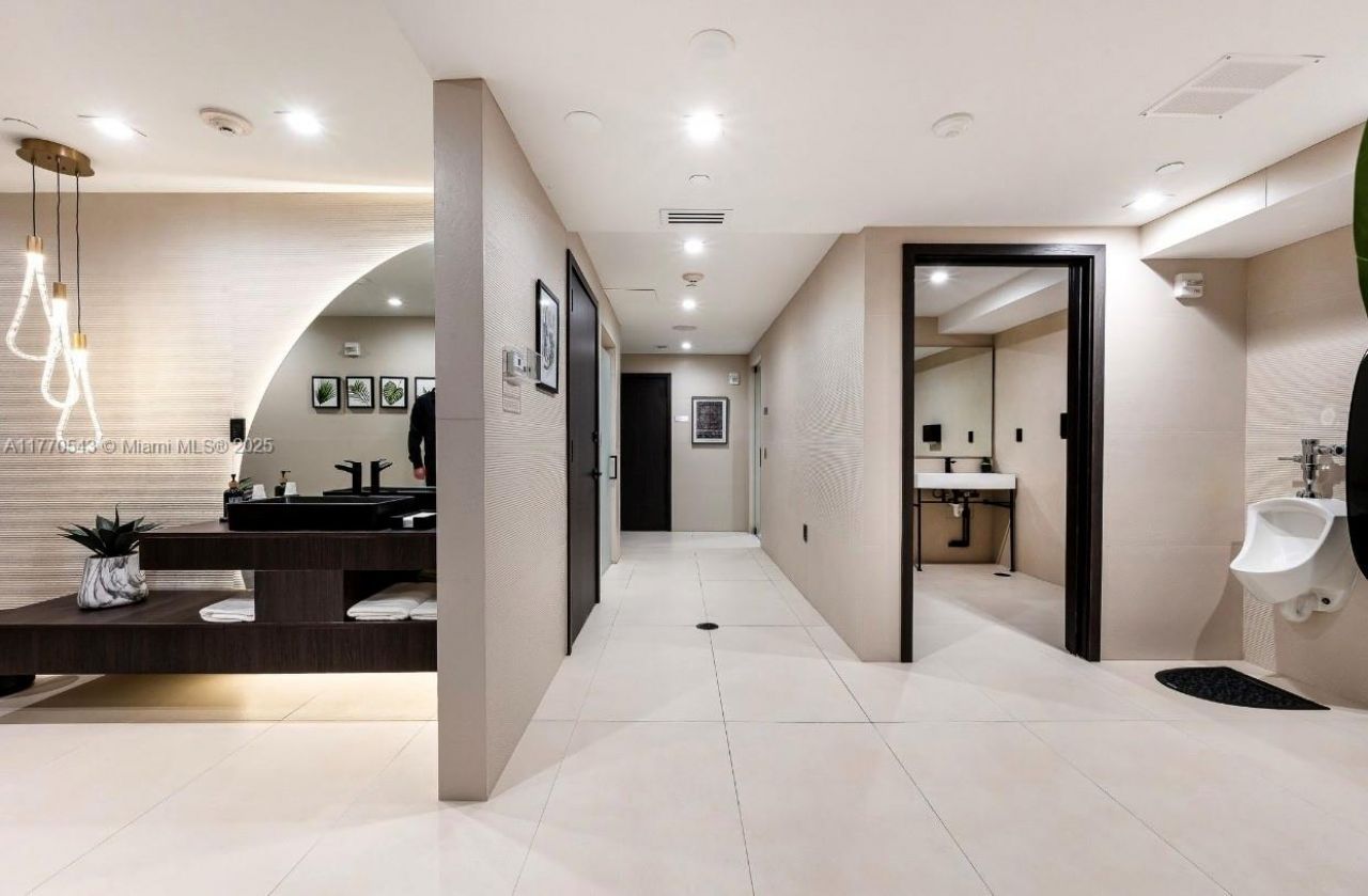 15811 Collins Ave, Unit 4207, Sunny Isles Beach, FL 33160 Photo