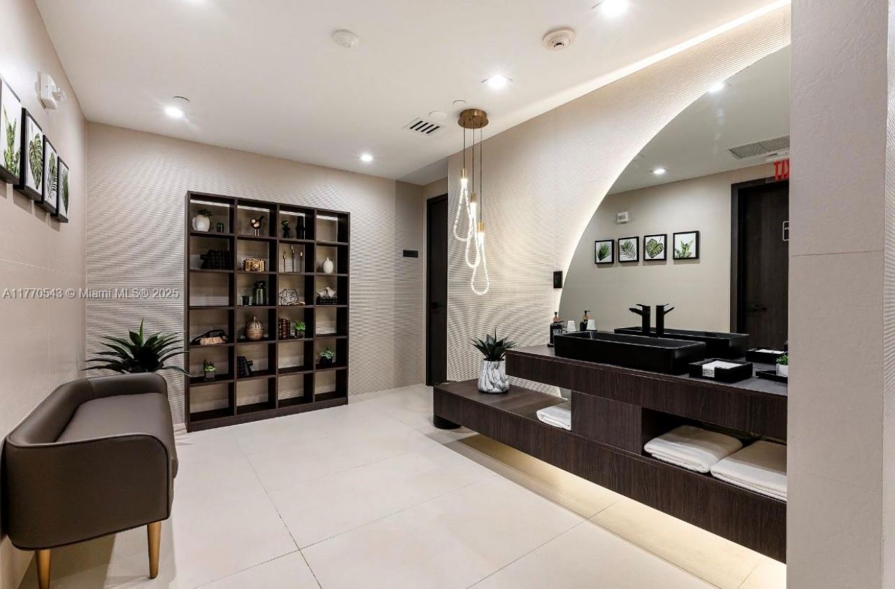 15811 Collins Ave, Unit 4207, Sunny Isles Beach, FL 33160 Photo