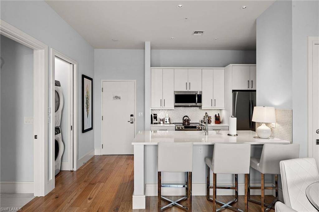 101 8th St S, Unit 206, Naples, FL 34102 Photo