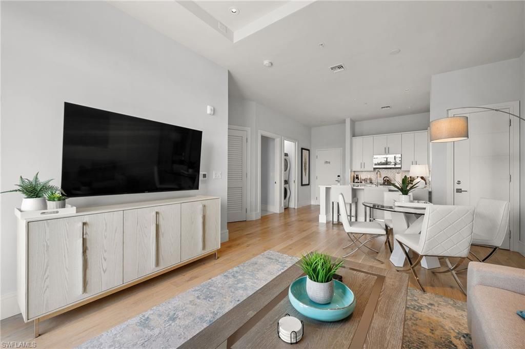 101 8th St S, Unit 206, Naples, FL 34102 Photo