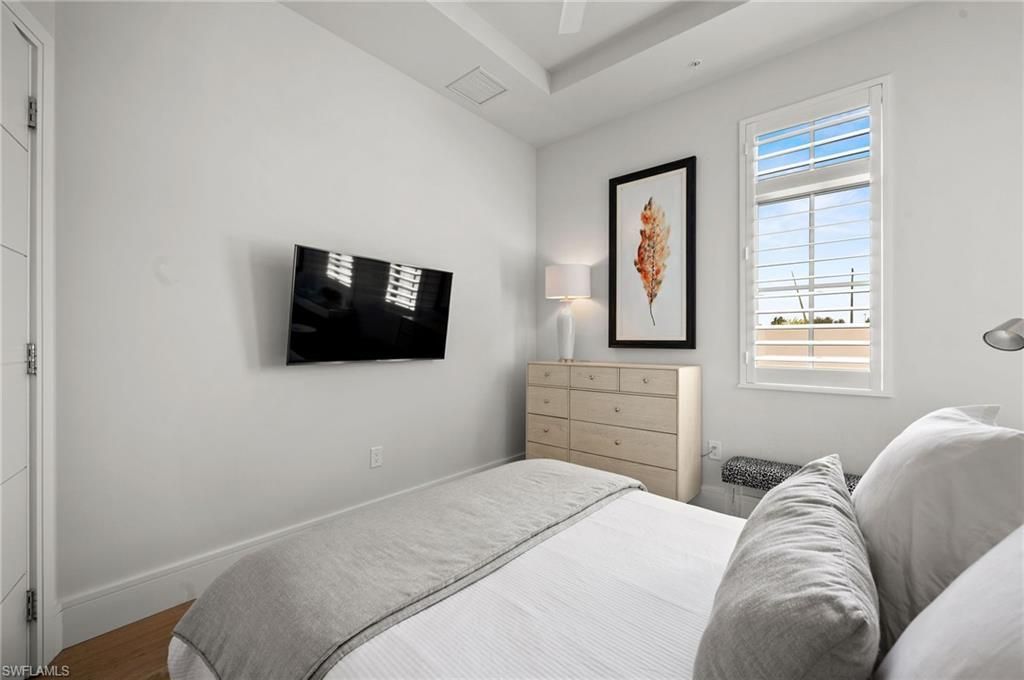 101 8th St S, Unit 206, Naples, FL 34102 Photo