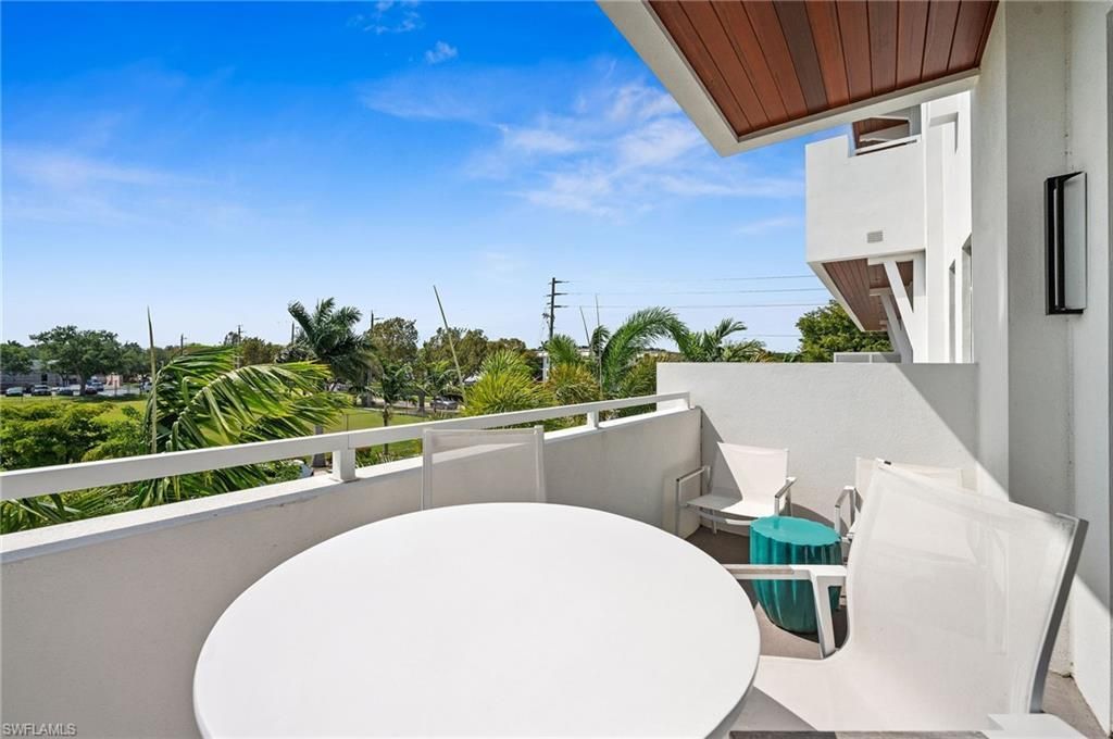 101 8th St S, Unit 206, Naples, FL 34102 Photo