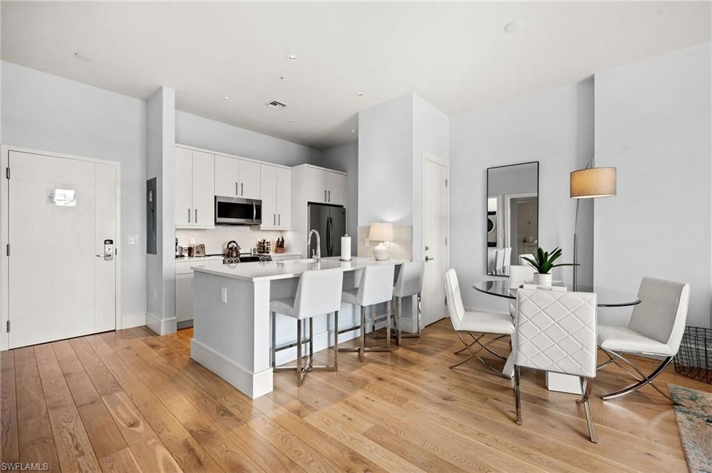 101 8th St S, Unit 206, Naples, FL 34102 Photo