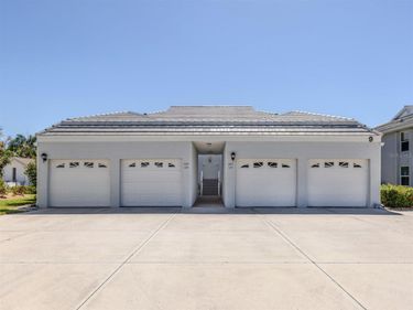 1041 CAPRI ISLES BOULEVARD, Unit 224, VENICE, FL 34292