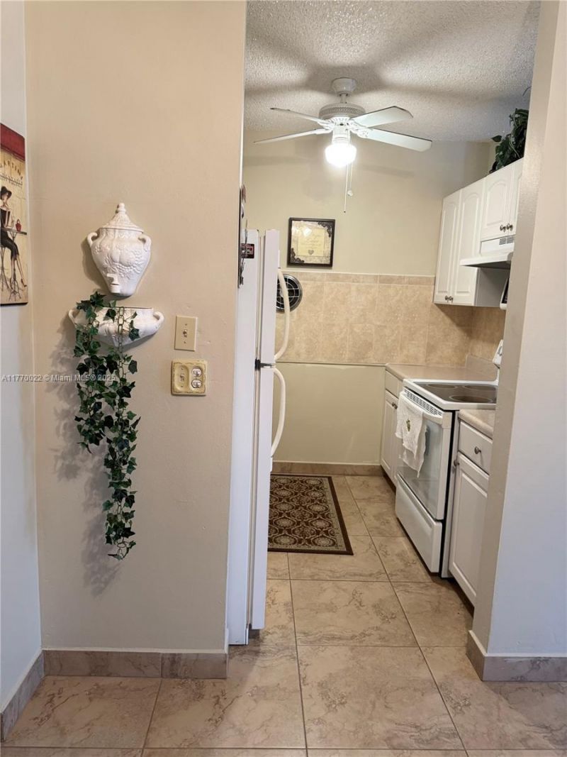 900 Atlantic Shores Blvd, Unit 220, Hallandale Beach, FL 33009 Photo