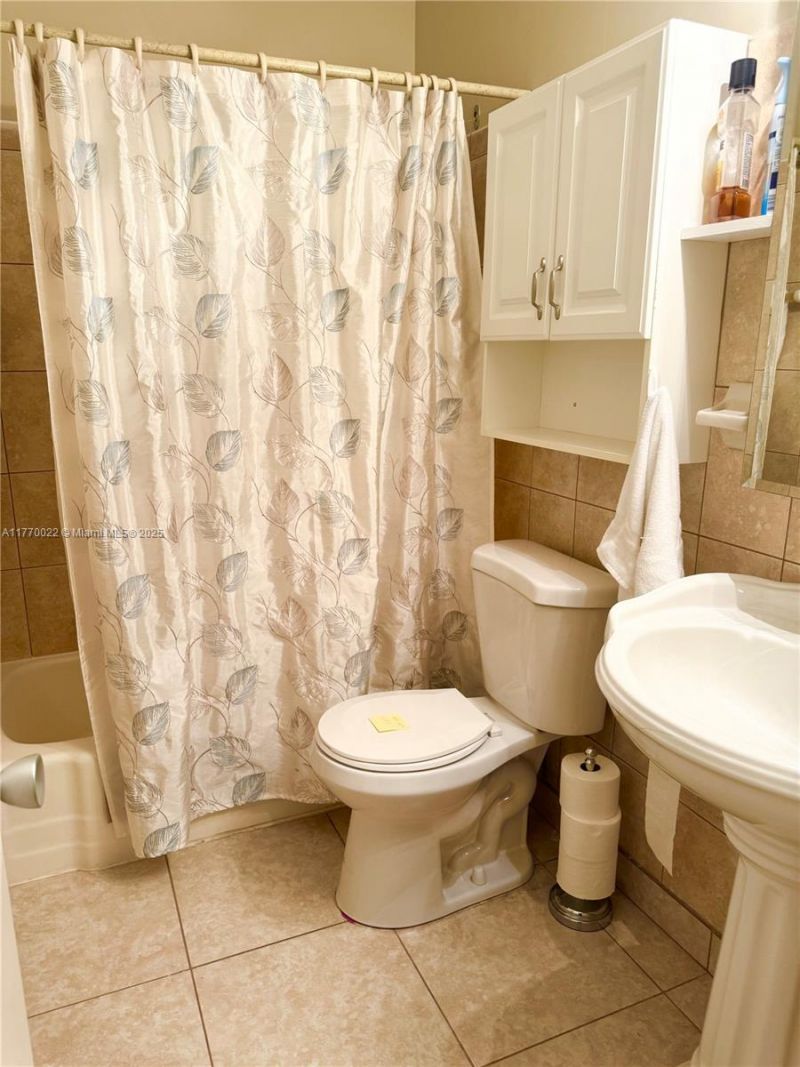 900 Atlantic Shores Blvd, Unit 220, Hallandale Beach, FL 33009 Photo