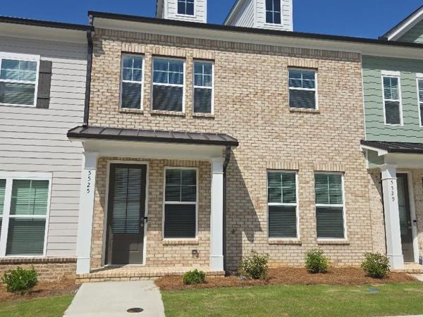 5525 LEYLAND Drive, Flowery Branch, GA 30542