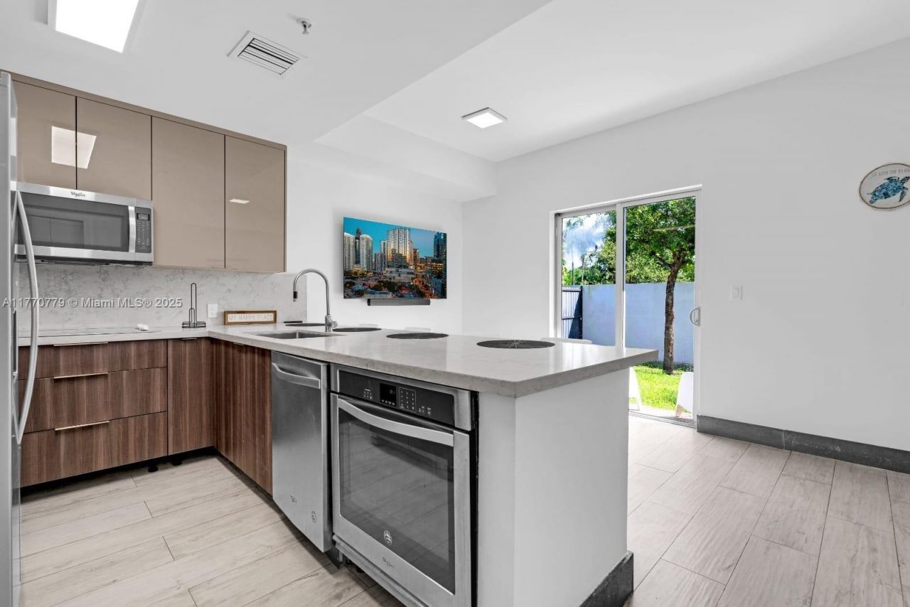 15450 NW 2nd Ave, Unit 15450, Miami, FL 33169 Photo