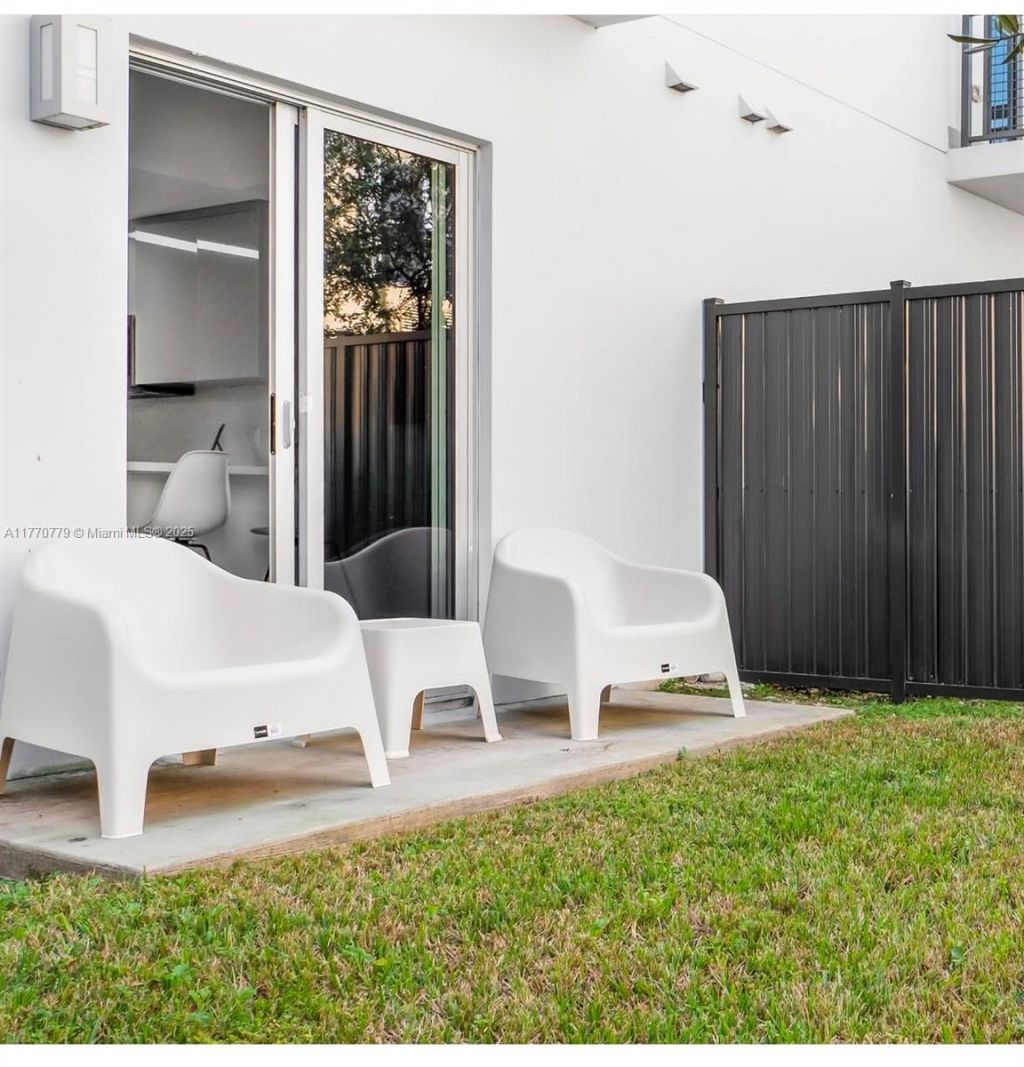 15450 NW 2nd Ave, Unit 15450, Miami, FL 33169 Photo