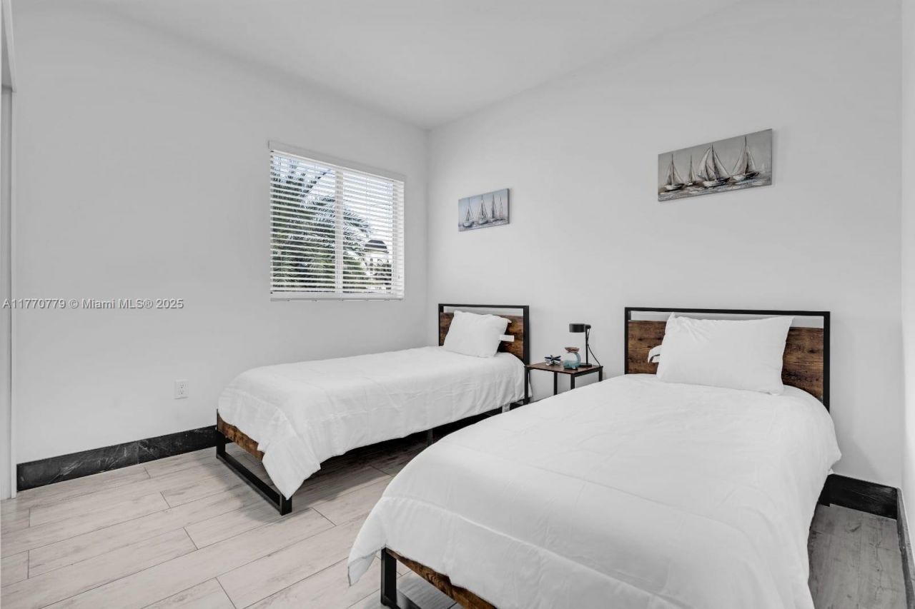 15450 NW 2nd Ave, Unit 15450, Miami, FL 33169 Photo