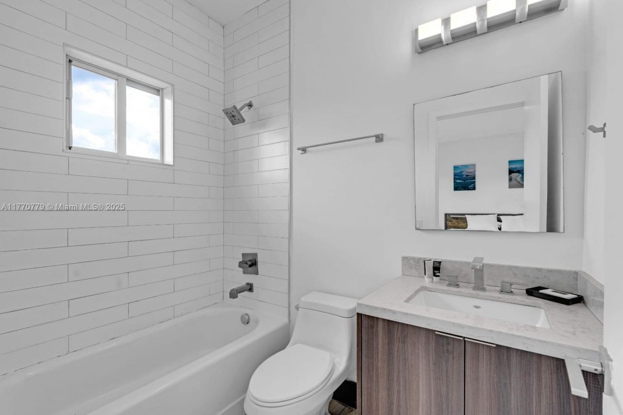 15450 NW 2nd Ave, Unit 15450, Miami, FL 33169 Photo