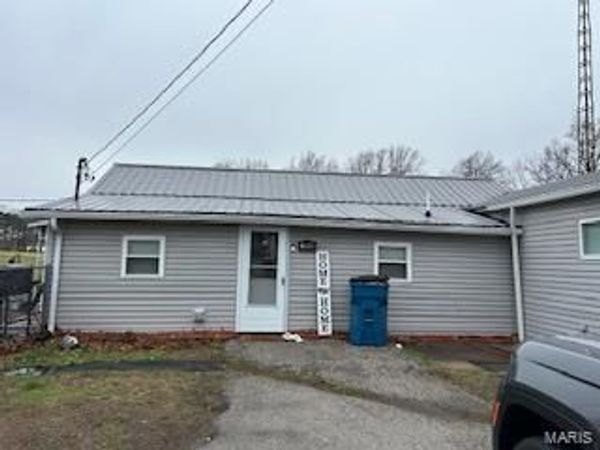 7503 Urbain, Sesser, IL 62865