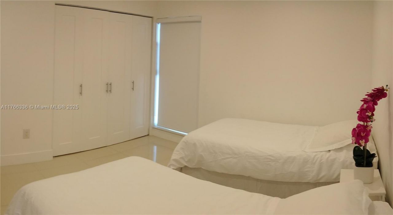 201 178th Dr, Unit 234, Sunny Isles Beach, FL 33160 Photo