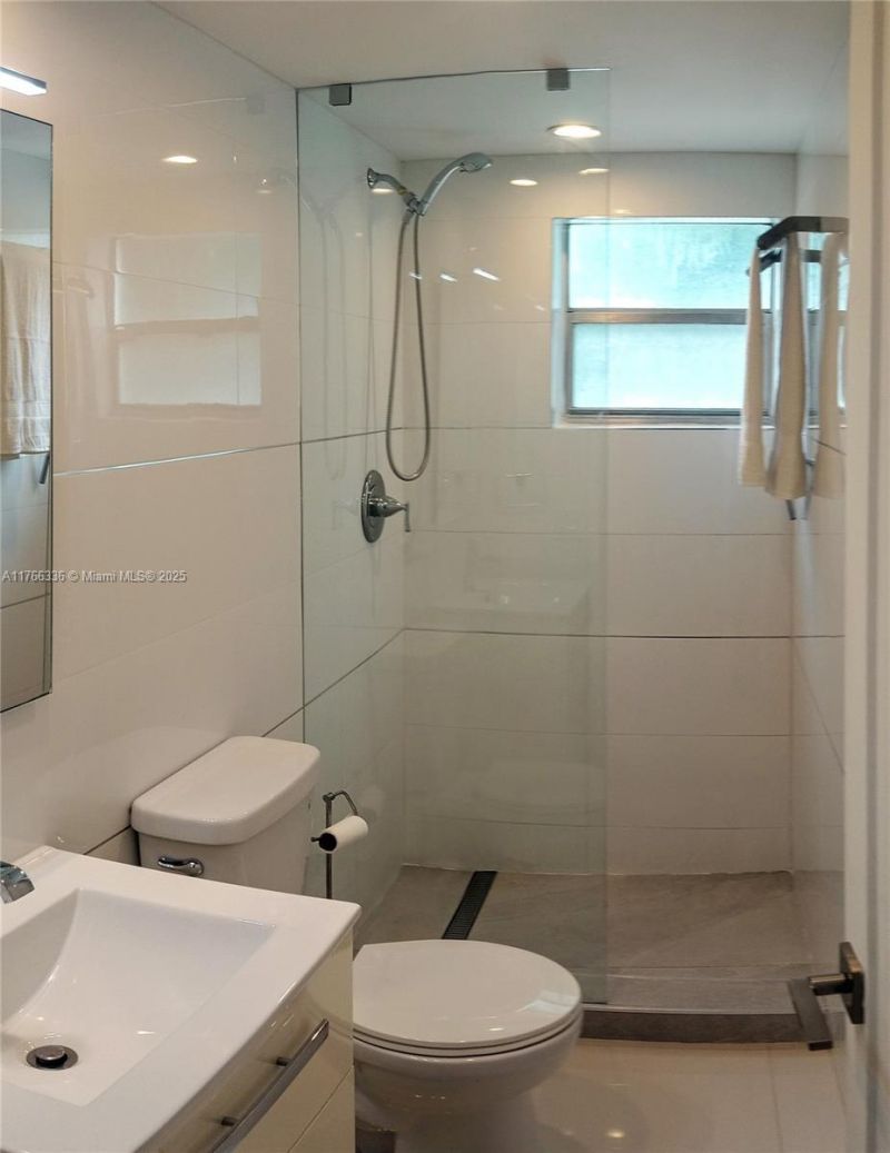 201 178th Dr, Unit 234, Sunny Isles Beach, FL 33160 Photo