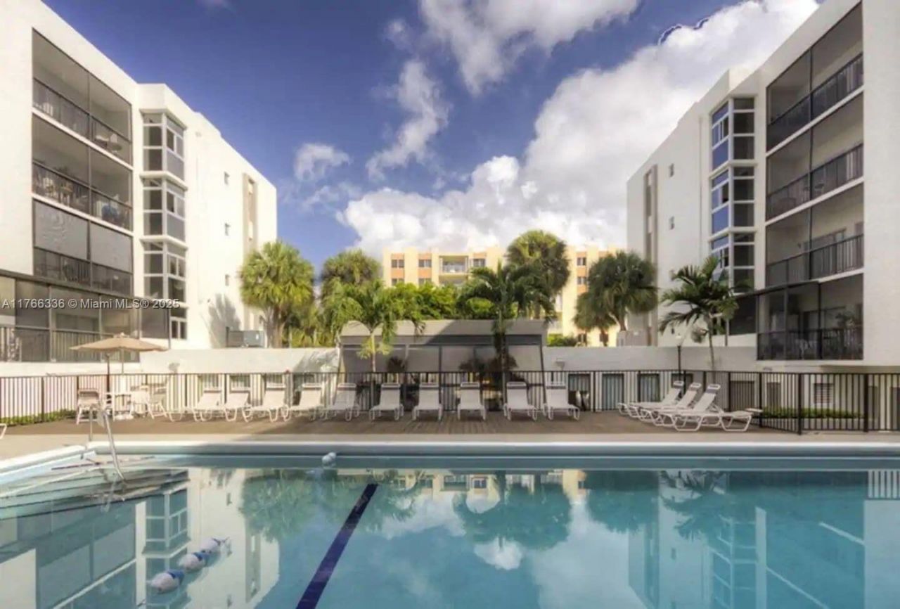 201 178th Dr, Unit 234, Sunny Isles Beach, FL 33160 Photo