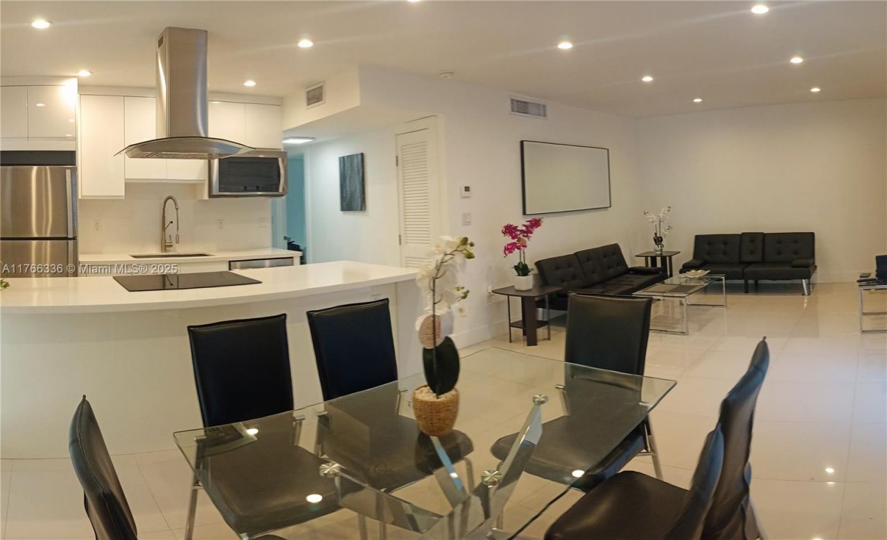 201 178th Dr, Unit 234, Sunny Isles Beach, FL 33160 Photo