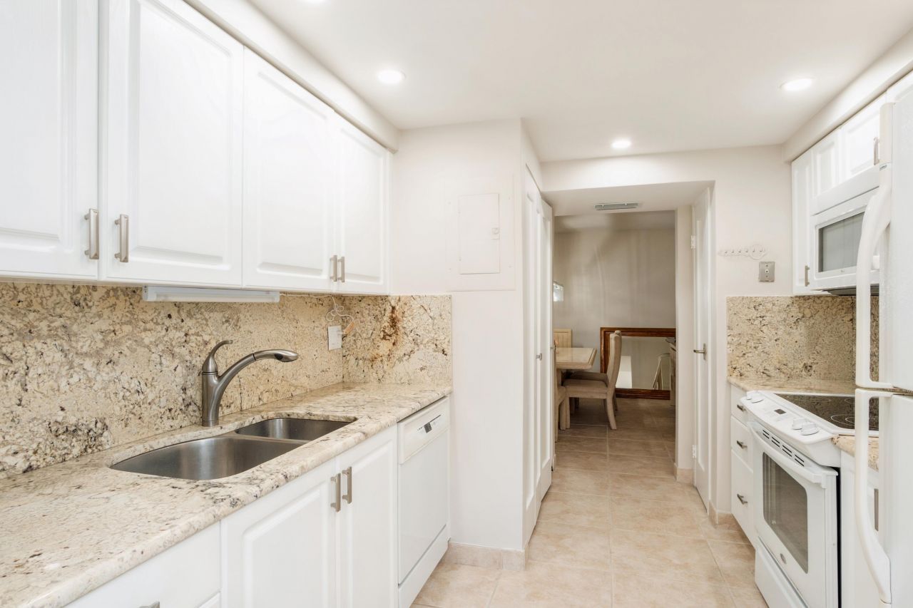 3200 S Ocean Boulevard, Unit B104, Palm Beach, FL 33480 Photo