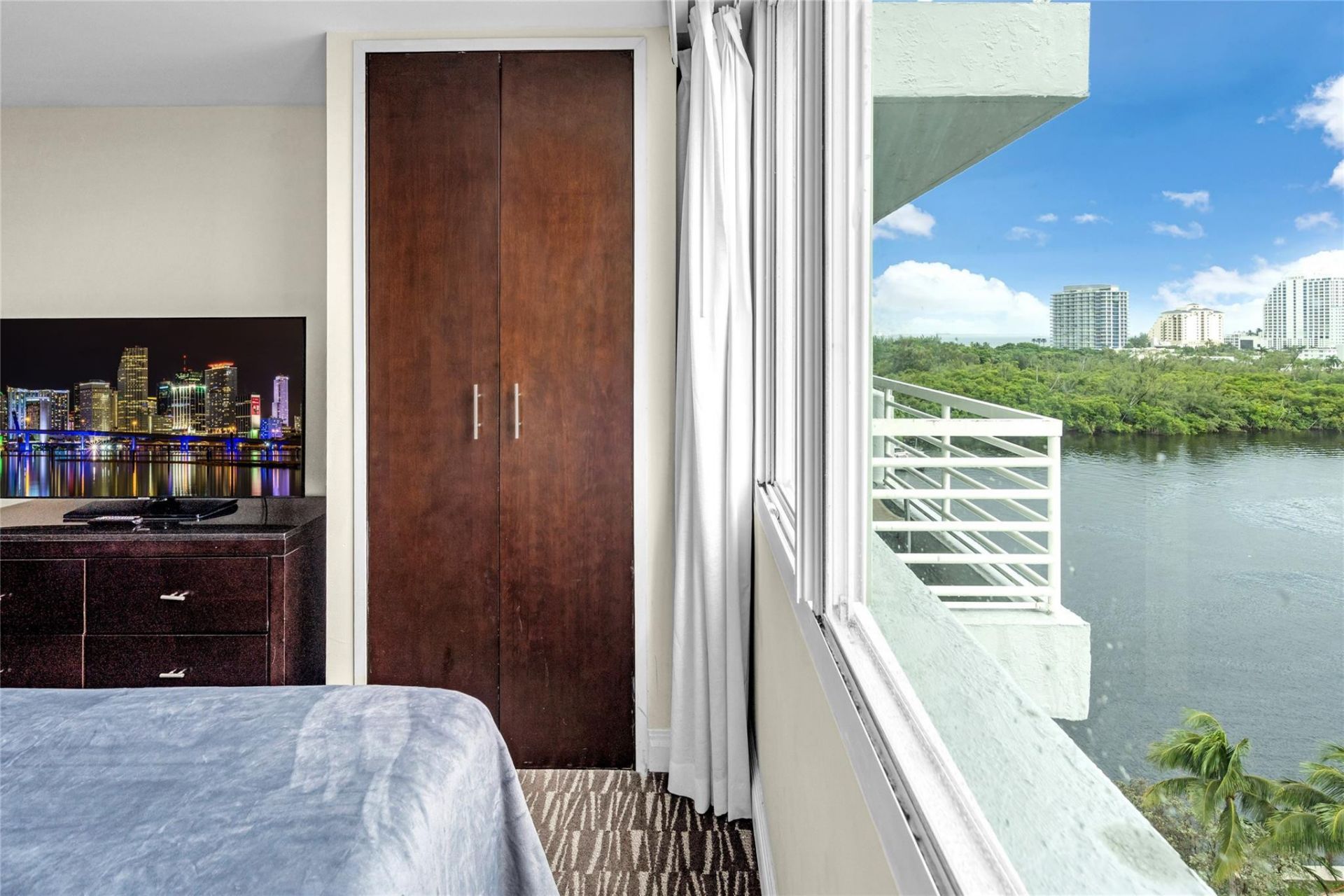 2670 E Sunrise Boulevard, Unit 903, Fort Lauderdale, FL 33304 Photo