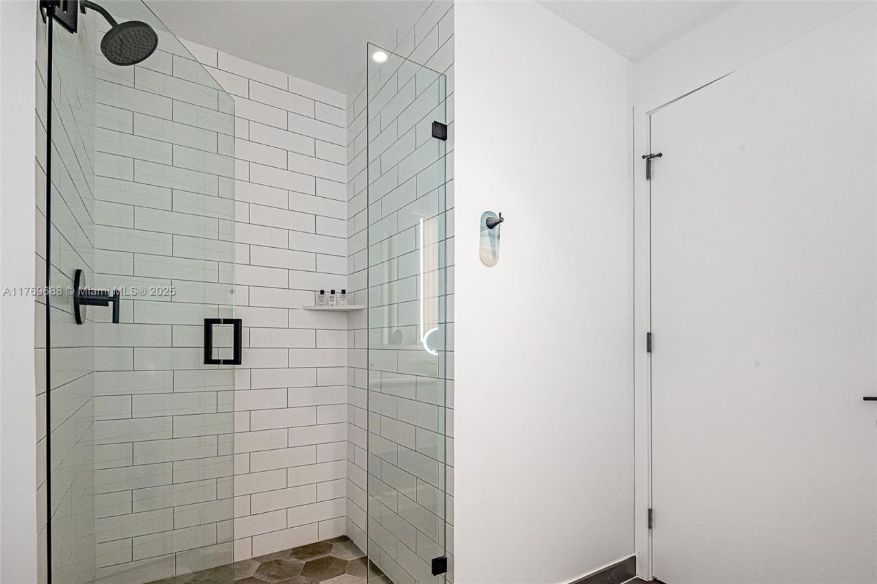 398 NE 5th St, Unit 4008, Miami, FL 33132 Photo