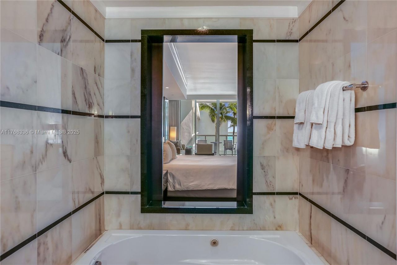 4391 Collins Ave, Unit 620, Miami Beach, FL 33140 Photo