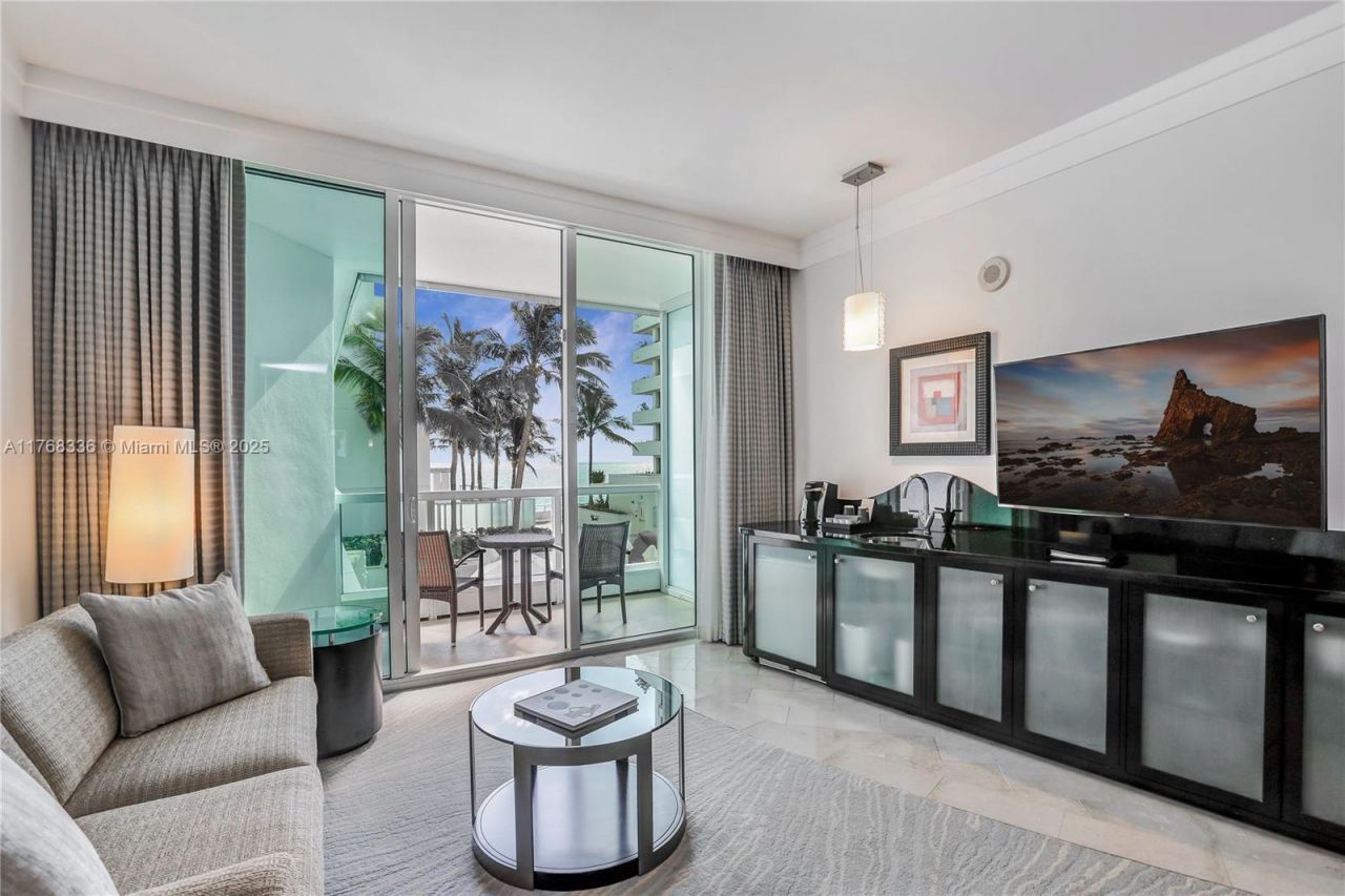 4391 Collins Ave, Unit 620, Miami Beach, FL 33140 Photo