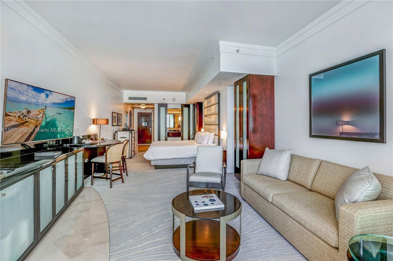 4391 Collins Ave, Unit 620, Miami Beach, FL 33140 Photo