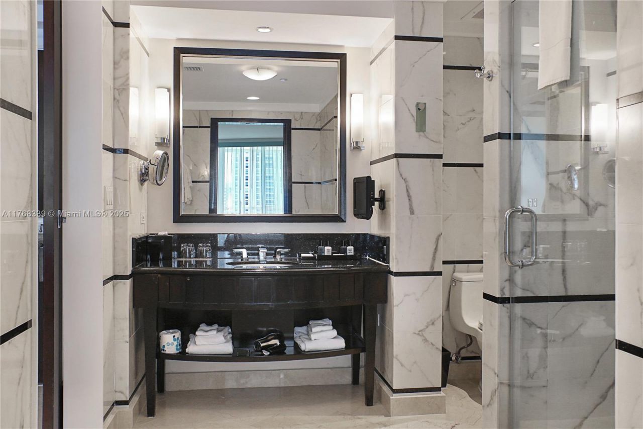 4391 Collins Ave, Unit 1415, Miami Beach, FL 33140 Photo