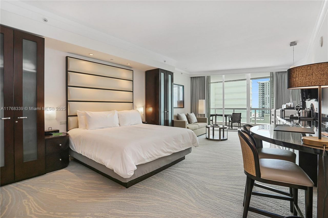 4391 Collins Ave, Unit 1415, Miami Beach, FL 33140 Photo