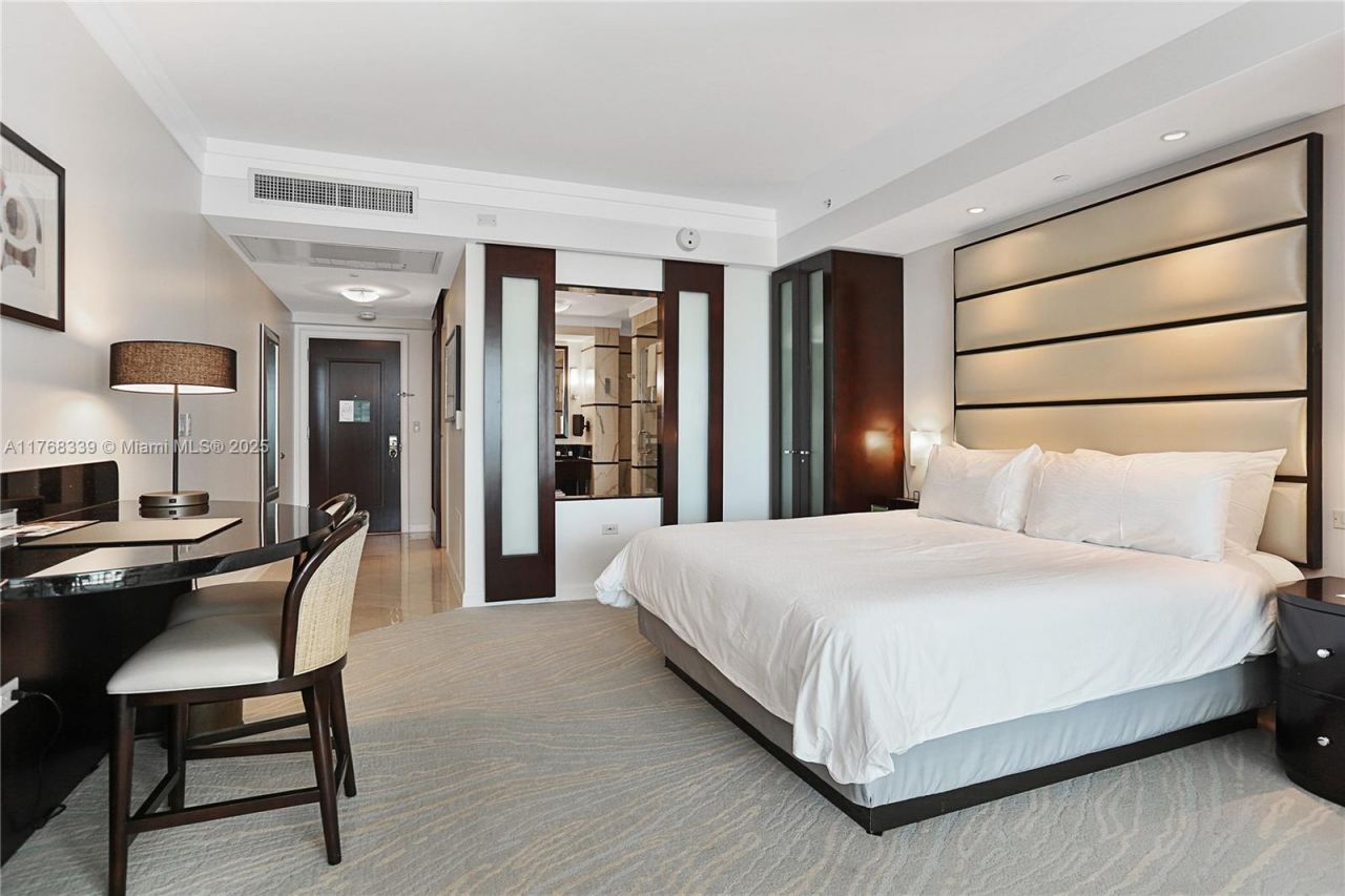 4391 Collins Ave, Unit 1415, Miami Beach, FL 33140 Photo