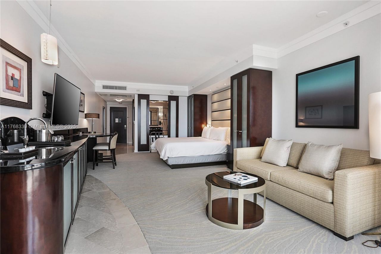 4391 Collins Ave, Unit 1415, Miami Beach, FL 33140 Photo