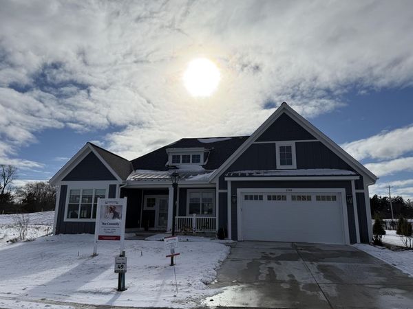 1749 N River Cir, River Hills, WI 53217