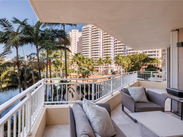 765 Crandon Blvd, Unit 307, Key Biscayne, FL 33149