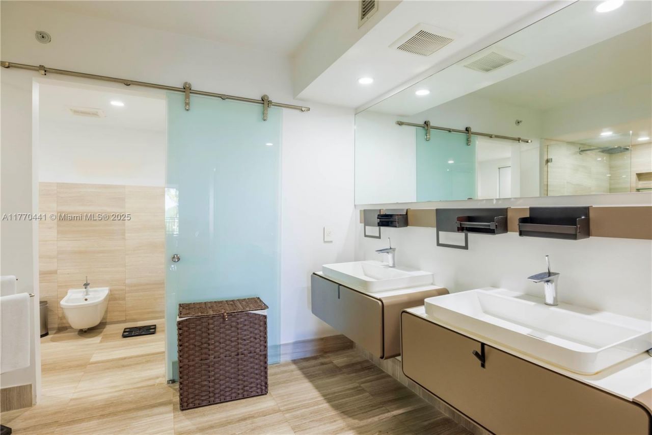 765 Crandon Blvd, Unit 307, Key Biscayne, FL 33149 Photo