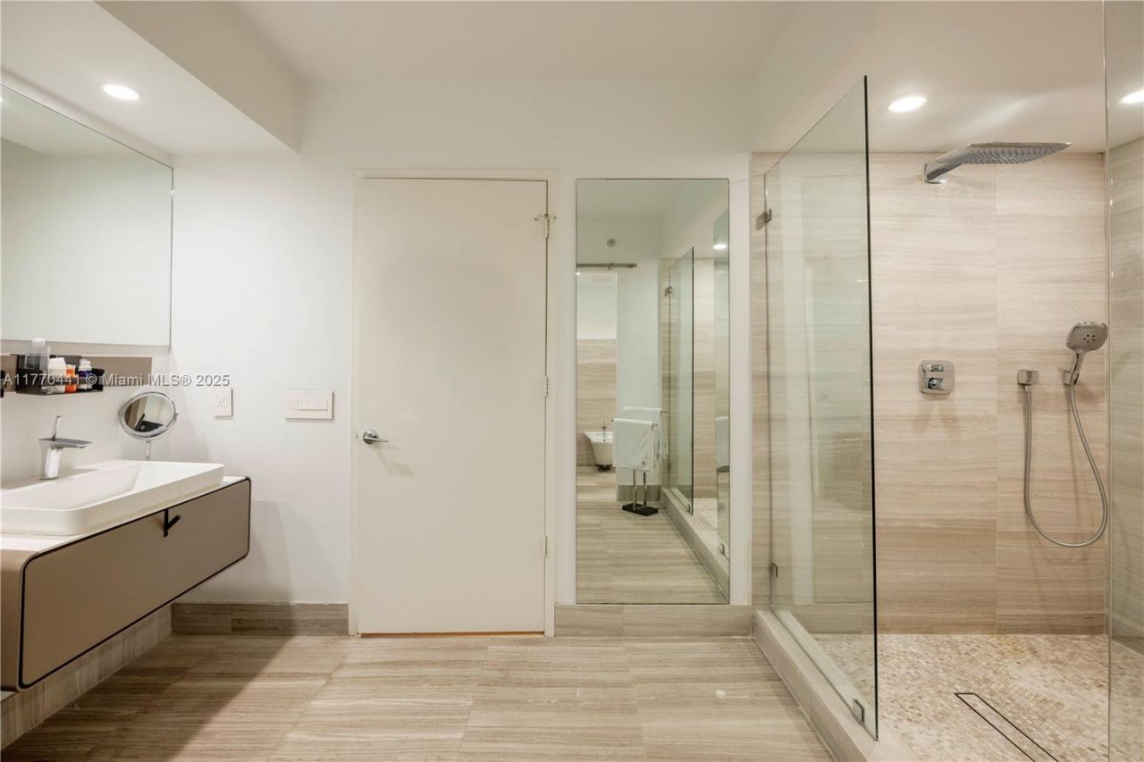 765 Crandon Blvd, Unit 307, Key Biscayne, FL 33149 Photo