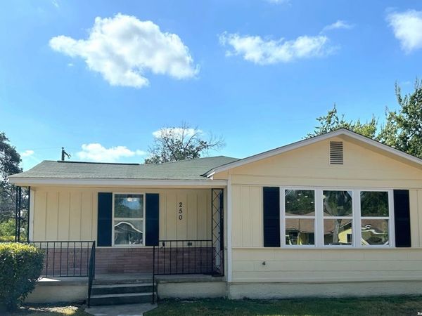 250 Rosemont Dr, San Antonio, TX 78228