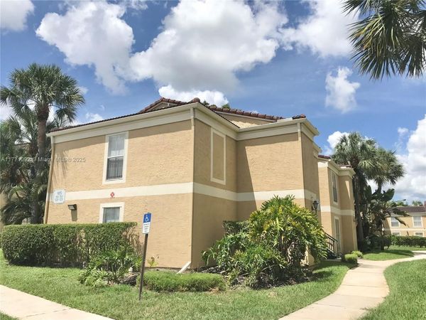 915 Riverside Dr, Unit 513, Coral Springs, FL 33071