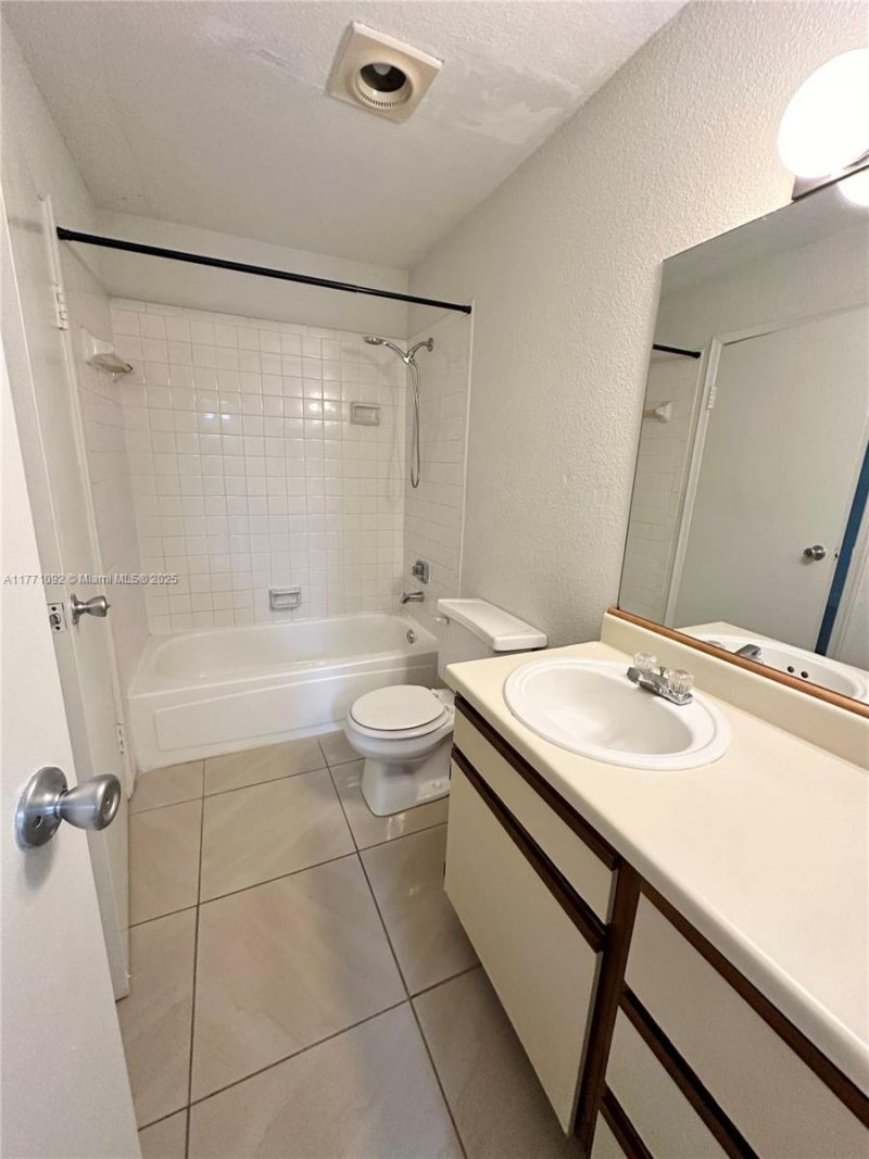 915 Riverside Dr, Unit 513, Coral Springs, FL 33071 Photo