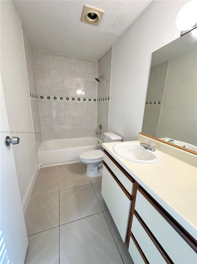 915 Riverside Dr, Unit 513, Coral Springs, FL 33071 Photo