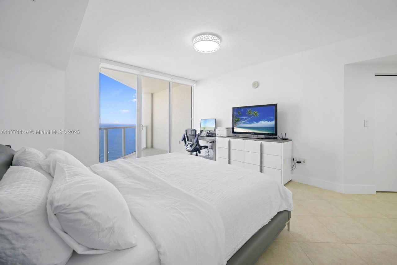 16699 Collins Ave, Unit 3306, Sunny Isles Beach, FL 33160 Photo