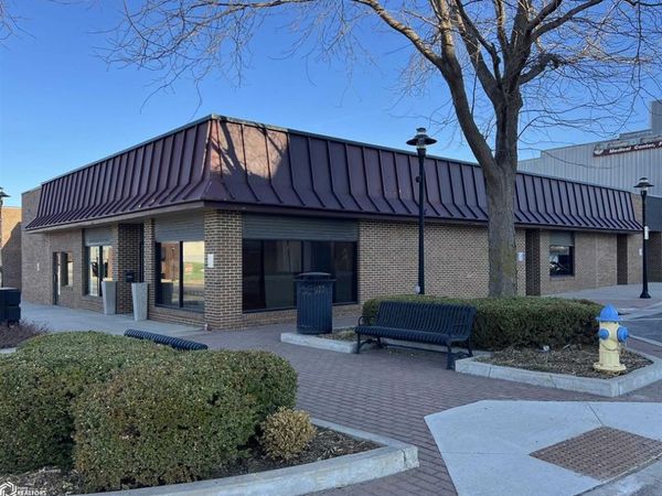 100 W 5Th Street, Carroll, IA 51401