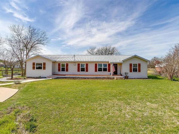 939 Twin Bends Road, Crawford, TX 76638