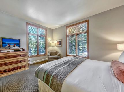 2100 North Village Drive, Truckee, CA 96961 Photo