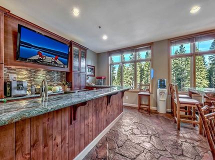 2100 North Village Drive, Truckee, CA 96961 Photo