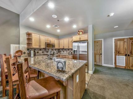 2100 North Village Drive, Truckee, CA 96961 Photo