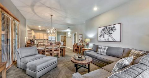 2100 North Village Drive, Truckee, CA 96961 Photo