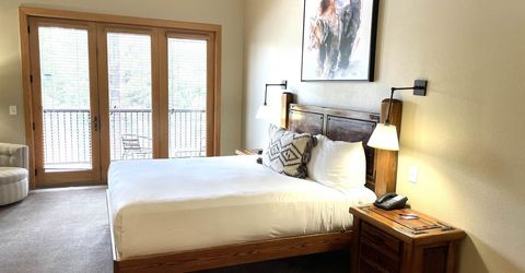 2100 North Village Drive, Truckee, CA 96961 Photo