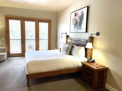 2100 North Village Drive, Truckee, CA 96961 Photo